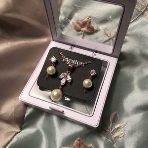 Necklace and earring set